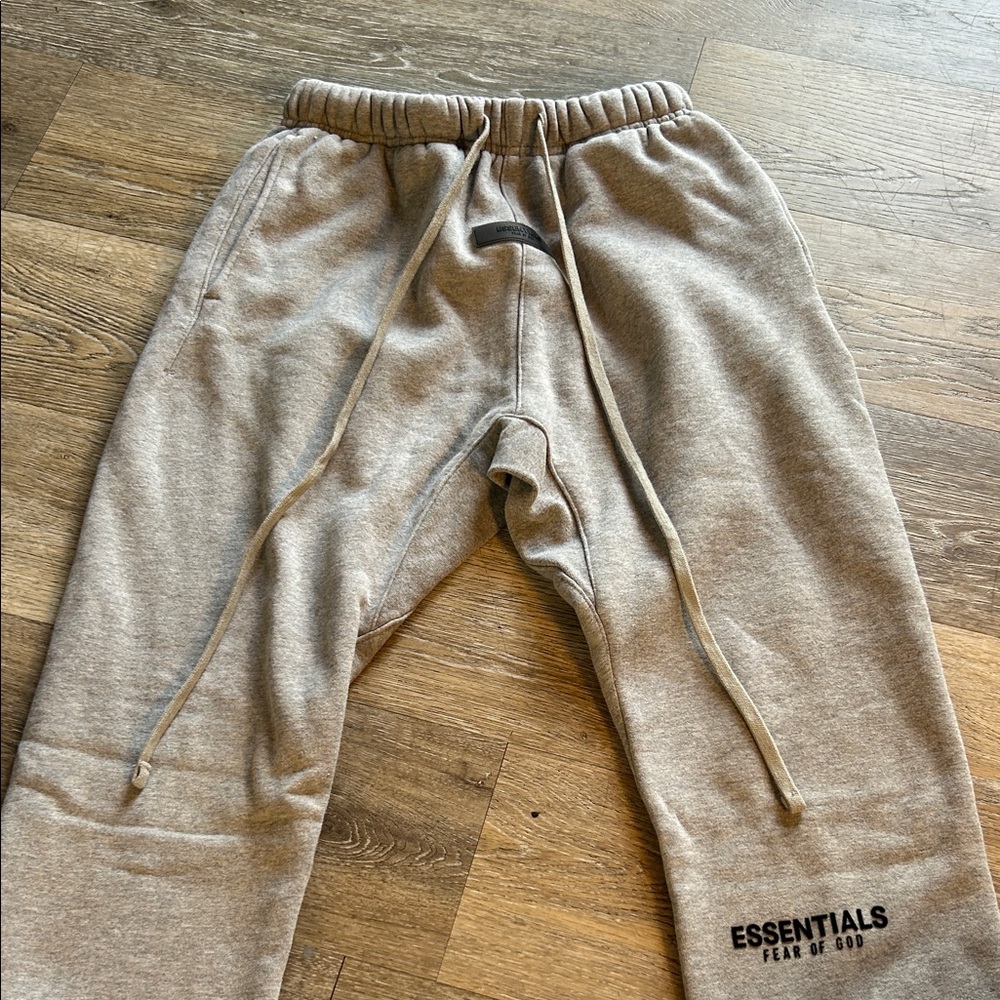 ESSENTIALS FEAR OF GOD SWEATS